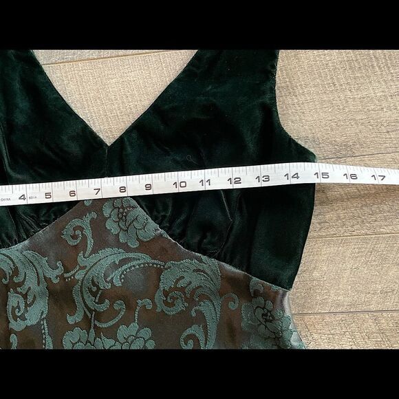 Vintage (1996) Roberta Dark Green Gown. Size 5/6. - Picture 4 of 10